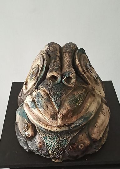 the Frog sculpture for home decor
