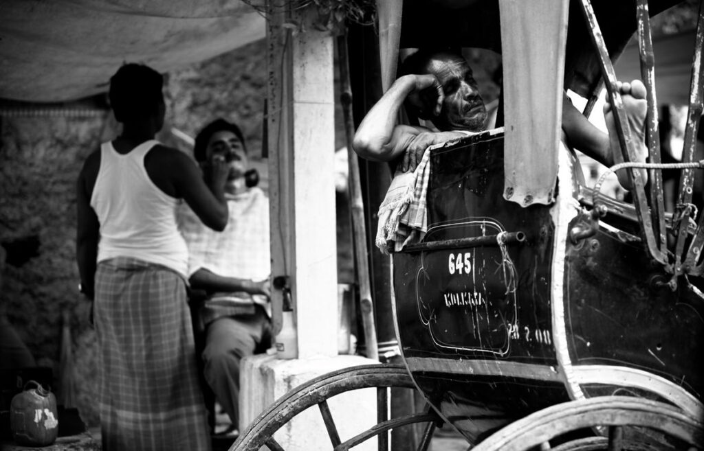 Essence of Photography: Stories in Black and White 2 MA256831 1